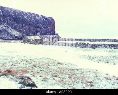 dh Rackwick HOY ORKNEY A bothy Cottage in inverno nevoso regno unito gran bretagna scozia neve remota scena scozzese bothys Foto Stock