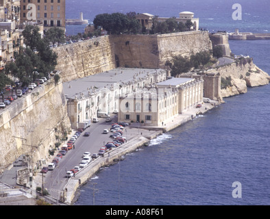 Dh Grand Harbour di Malta Valletta St Barbara bastion e banchina Foto Stock