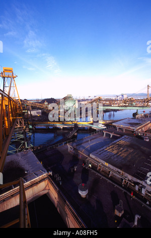 Una nave Ocean-Going caricamento di carbone a terminali di Westshore at Roberts Bank vicino a Vancouver in British Columbia Canada Foto Stock