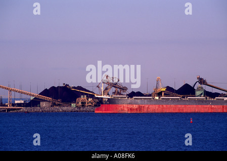 Una nave Ocean-Going caricamento di carbone a terminali di Westshore at Roberts Bank vicino a Vancouver in British Columbia Canada Foto Stock