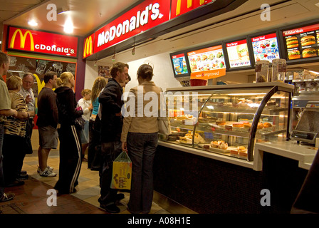 Hamburger di McDonald's bar Hobart Tasmania Australia Foto Stock