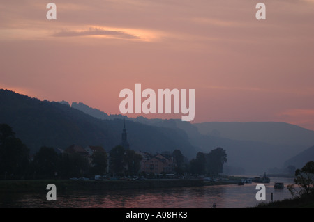 Alba sul fiume Elba Bad Schandau Svizzera Sassone Germania Foto Stock