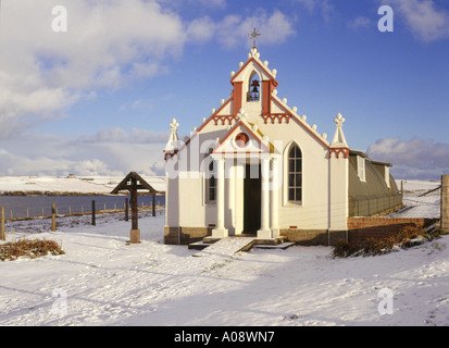 Dh CAPPELLA ITALIANA ORKNEY decorate prigioniero di guerra alla nissena chiesa edificio capanna winter snow camp pow Foto Stock