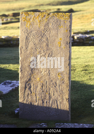 Dh Brough di Birsay BIRSAY ORKNEY Pictish carving replica in pietra scolpire storia scolpito da incisione Foto Stock