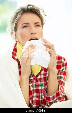 Frau mit einer Erkaeltung, donna avente un freddo Foto Stock