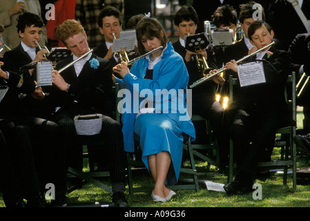 Gruppo musicale scolastico uno spettacolo una sola ragazza. Eton College 4 giugno Festa dei genitori. Windsor Berkshire 1985 198s UK HOMER SYKES Foto Stock