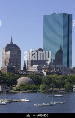 Vista di Boston Massachusetts affacciato sul fiume Charles Foto Stock