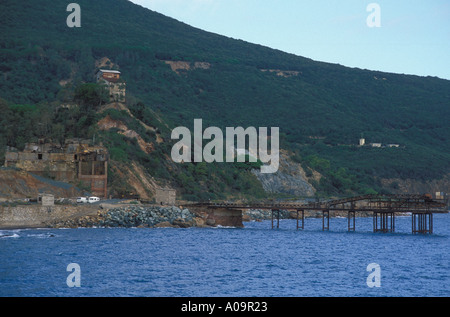 Vecchio dock abbandonati della miniera di ferro a Rio Marina Isola d'Elba Italia Foto Stock