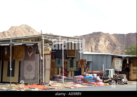 VAE Geschaeft an der Strasse von Sharjah nach Fujairah, mercato shop Foto Stock