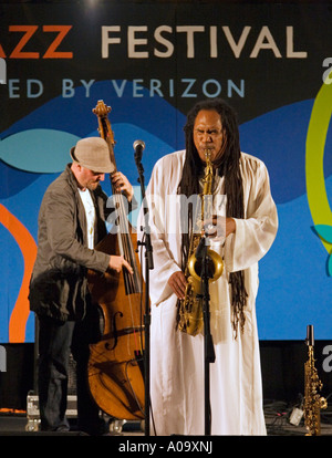 RICHARD HOWELL sassofono tenore GEOFF BRENNAN Bass del BABATUNDE LEA Quartetto suona al MONTEREY JAZZ FESTIVAL Foto Stock