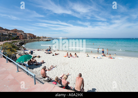 Spiaggia a L'ile Rousse, La Balagne, Corsica, Francia Foto Stock