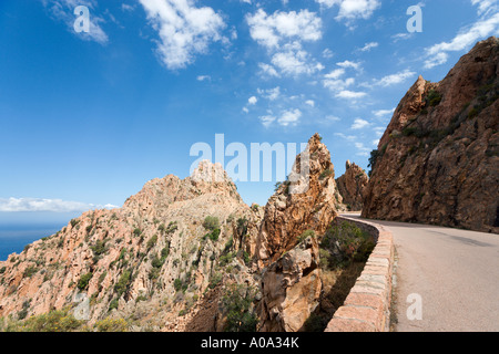 Les Roches Rouges (Red Rocks) sulla strada costiera tra la Piana e Porto, il Golfo di Porto, Corsica, Francia Foto Stock