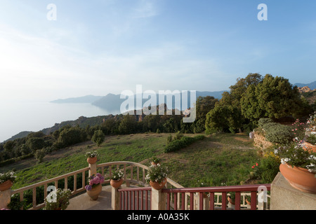 La vista dalla terrazza del Les Roches Rouges Hotel, Piana, il Golfo di Porto, Corsica, Francia Foto Stock