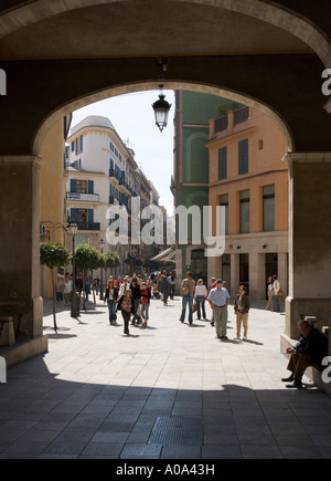 Vista la Plaça del Marques de Palmer da Plaza Mayor (Placa Major), Palma di Maiorca, isole Baleari, Spagna Foto Stock