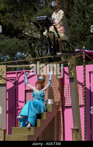 Teatro di strada grande a Falkirk Scottish National Street Arts Festival Callendar Park Falkirk Stirlingshire Scozia Scotland Foto Stock