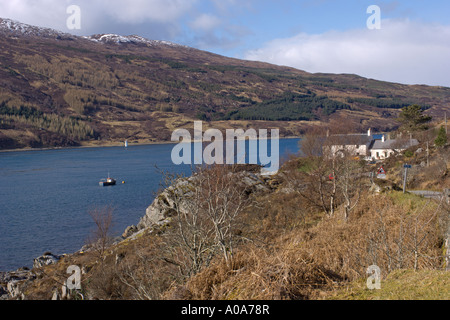 Kyle Rhea traghetto per Skye tra Glenelg e Skye cercando di Skye vicino Shiel Bridge Lochalsh Highlands scozzesi Foto Stock