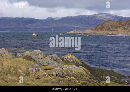 Guardando lungo il Loch Ailort Glenuig al suono del Moidart Arisaig un861 Fort William Highlands scozzesi Foto Stock