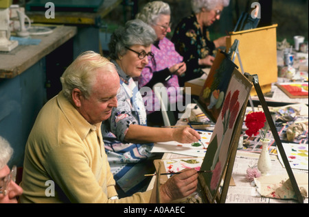 La pittura di classe al Glen Burnie senior Center in Maryland Foto Stock