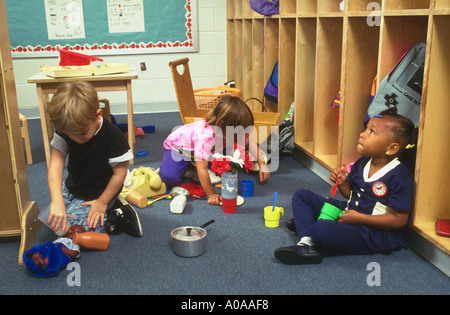 Riproduzione di fingere in Maryland scuola sviluppo sociale in età prescolare modello rilasciato Foto Stock