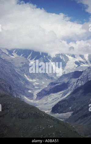 Vette dell'himalaya coperti di neve Foto Stock