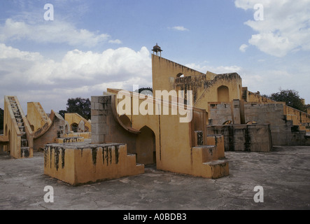 Il Jantar Mantar, un open air obsevatory costruito dal Maharaja Jai Singh di Jaipur. Rajasthan, India. Foto Stock