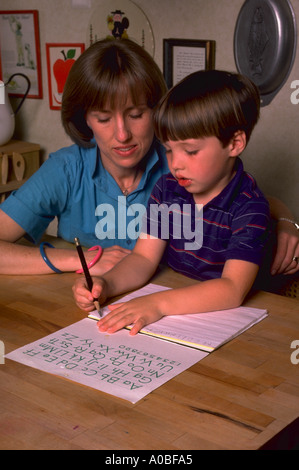 Derek West scrive lettere come madre Betsy orologi e aiuta a rilasciato AB51056 Foto Stock