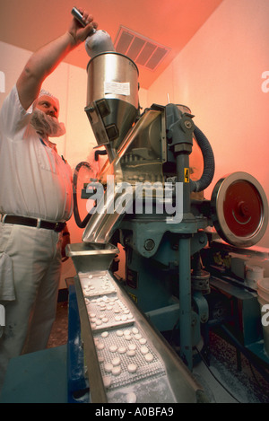 La fabbricazione di pillole al Whiteworth Pharmecutical in Los Angeles AB98995 Foto Stock