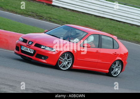 Red Seat Leon Cupra 2004 auto sulla pista nel Regno Unito Foto Stock