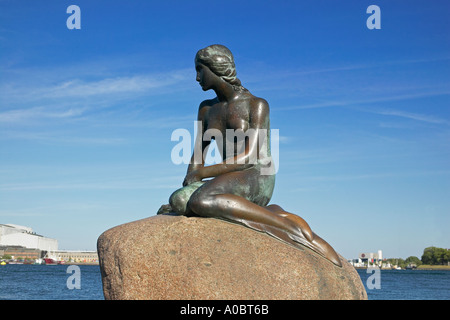 La sirenetta, statua in bronzo da Edvard Eriksen 1913, Copenaghen, Danimarca, Europa Foto Stock