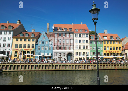 Il Quayside Terrace Cafè, Nyhavn, Copenhagen, Danimarca Foto Stock