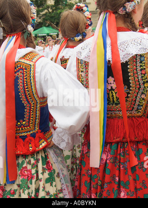 Ragazze in Cracovia costume nazionale Cracovia Polonia Foto Stock