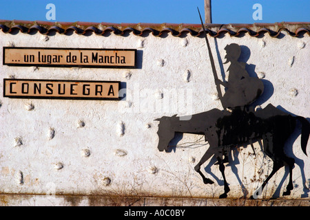 Don Quijote sollievo a parete in Puerto Lapice, Castilla-La Mancha, in Spagna, Europa Foto Stock