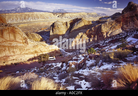 Burr Trail strada che attraversa Waterpocket Fold, Capitol Reef Parco Nat, Utah, Stati Uniti d'America Foto Stock