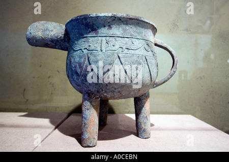 Tripode in bronzo di forma oggetto di recipiente di cottura da Fu Hao la tomba di Henan in Cina Foto Stock