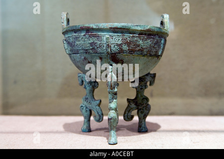 Di piccole dimensioni con treppiede uccello gambe a forma di vaso di cottura da Fu Hao la tomba di Henan in Cina Foto Stock