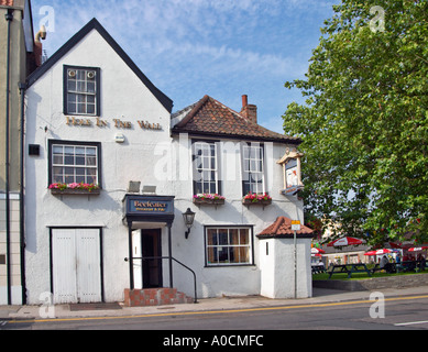 Il foro nella parete pub, bristol. Questo pub è creduto di essere fonte di ispirazione per il cannocchiale inn nell'isola del tesoro di Robert Louis stephenson Foto Stock