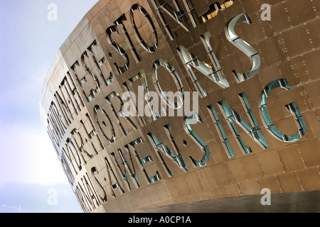 Wales Millennium Centre nella baia di Cardiff Cardiff Cardiff Galles del Sud Regno Unito Foto Stock