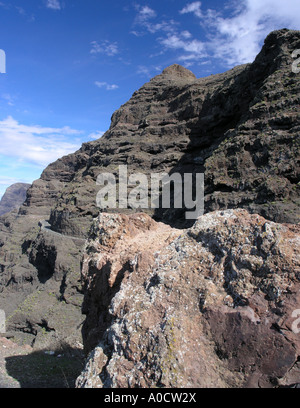 Paesaggio roccioso e strada in Gran Canaria Foto Stock