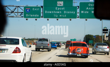 Il traffico pesante sulla Interstate Highway in Florida Foto Stock