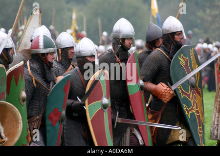 I Normanni anticipo presso il re emanazione della battaglia di Hastings. Foto Stock