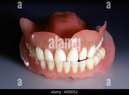 Set Denti Finti - Fotografie stock e altre immagini di Denti umani - Denti  umani, Tridimensionale, Denti - iStock