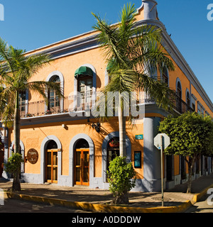 Colonial neo-architettura tropicali in Plaza Machado Mazatlan Sinaloa Messico Foto Stock