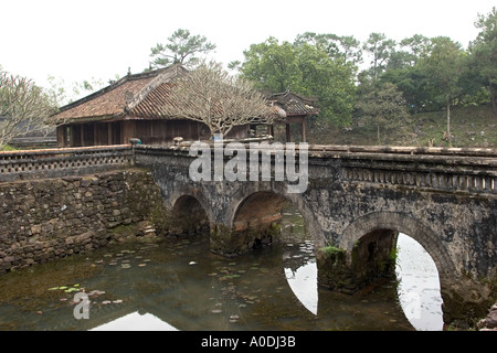Il Vietnam Hue Tombe Reali Tomba dell'Imperatore Tu Duc servito più lunga Nguyen monarch governata 1848 83 Xhung Khiem Pavilion Foto Stock