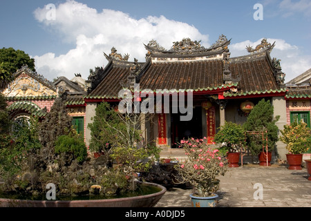 Il Vietnam Hoi An Old Town Tran Pho Street Assembly Hall del Fukien Fujian Congregazione cinese cortile Foto Stock