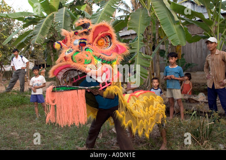 Il Vietnam Delta del Mekong Cu Lao Ongs ho Tiger isolotto cultura ragazzi praticare unicorn dance per Tet Festival Foto Stock