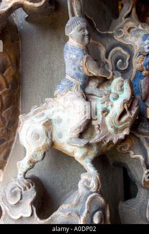 Intricate sculture in pietra al di fuori di Penang s cinese più ricca casa del clan di Khoo Kongsi di George Town Foto Stock