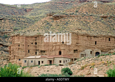 Case di loess Parco naturale Sierra de Huetor vicino a Granada Andalusia Spagna del Sud Europa Foto Stock