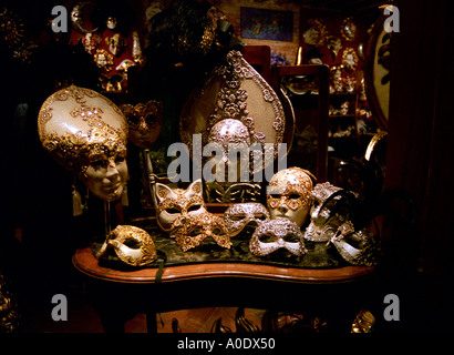 Vetrina con maschere veneziane, Venezia, Italia Foto Stock