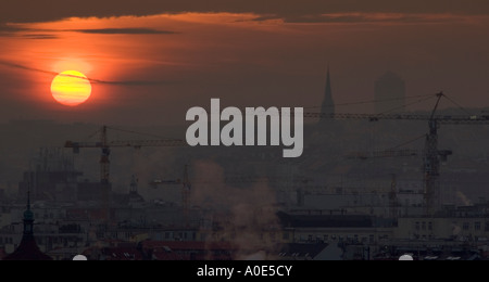 Città di Praga è il risveglio appena dopo il tramonto Foto Stock