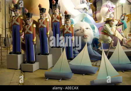 Ninots sono il componente del Fallas, monumenti centro della festa principale di Valencia, Spagna Foto Stock